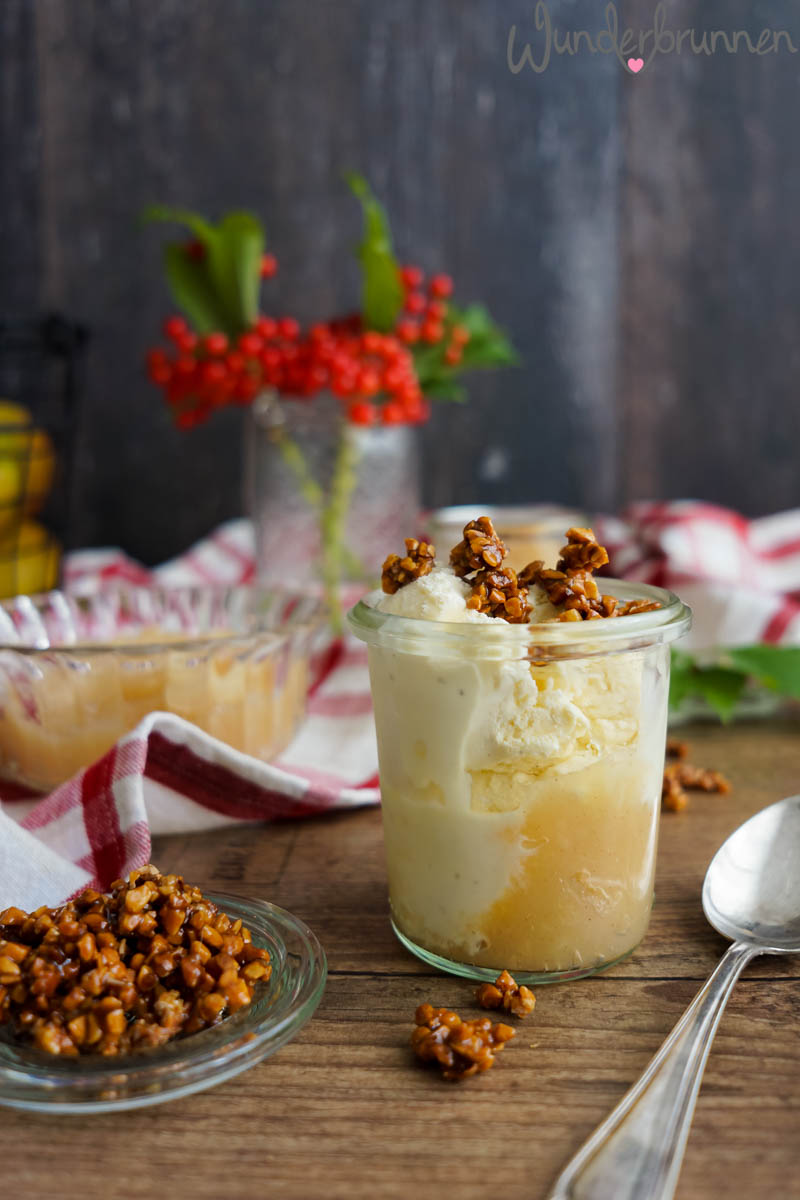 Vanilleeis mit Apfelmus - Wunderbrunnen - Foodblog - Fotografie